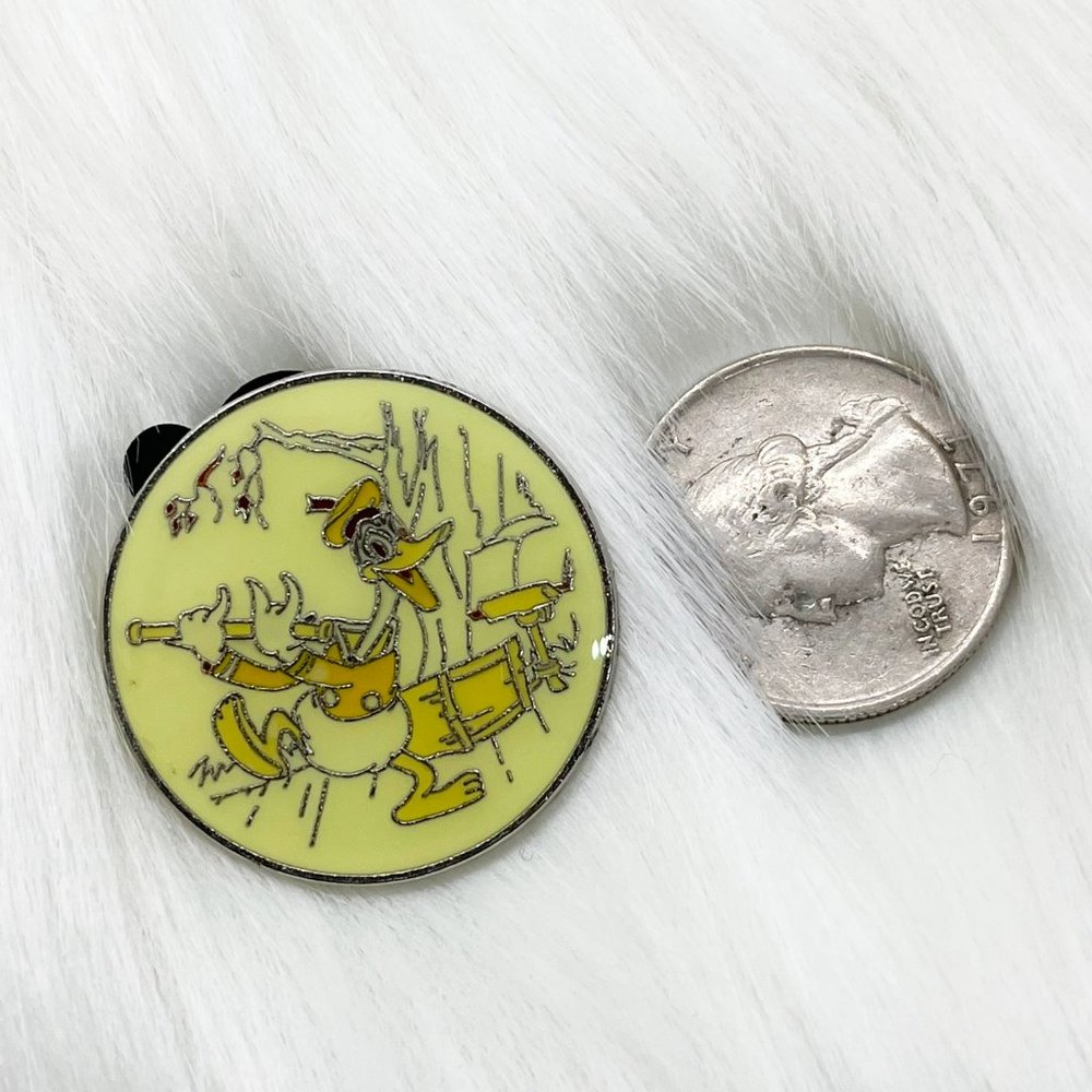 🔮 5/$25 Disney Magical Mystery Classic Donald Duck Pin - Picture 2 of 3